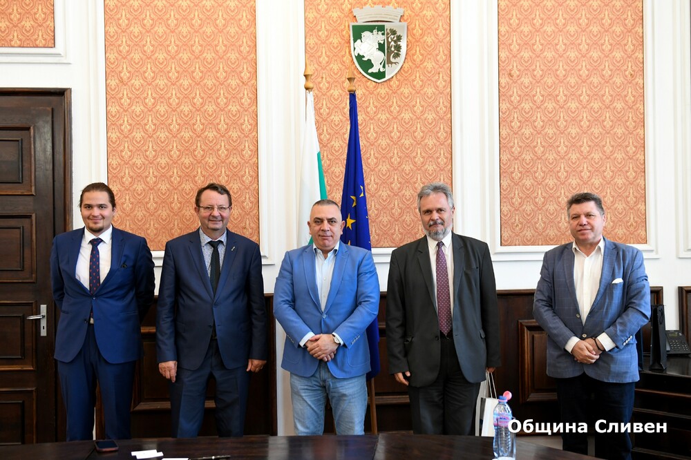Община Сливен: Кметът Радев се срещна с посланика на Унгария в България Миклош Борош