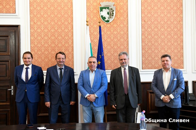 Община Сливен: Кметът Радев се срещна с посланика на Унгария в България Миклош Борош