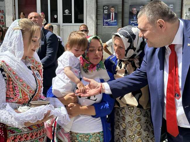 Делян Пеевски, председател на ДПС и водач на листата на ДПС в Благоевград посети Рибново