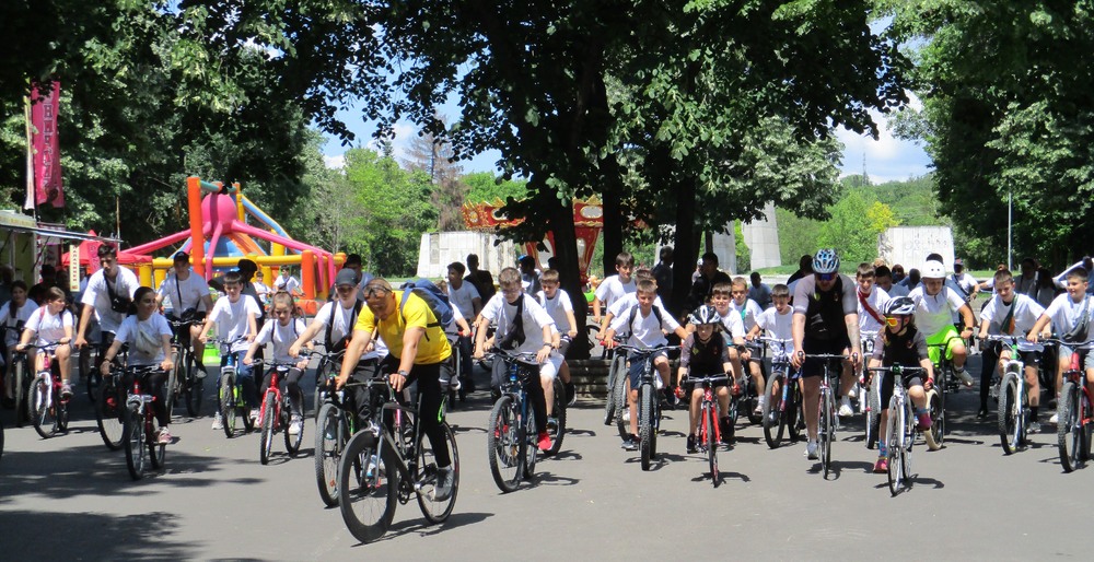  Областен информационен център – Разград: Тринадесета велообиколка на обновени с евросредства обекти се проведе в Разград