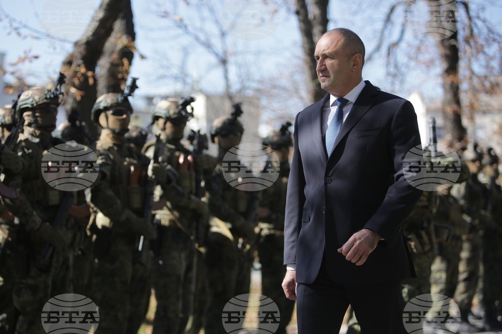 Румен Радев - празник на военните парашутисти - отбелязване