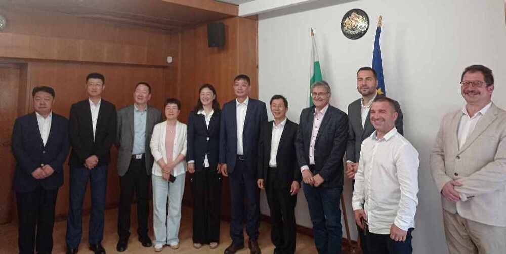 В Областна администрация Смолян гостува китайска делегация от Китайския културен център в София и Центъра за културен туризъм в град Нинбо