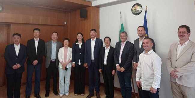 В Областна администрация Смолян гостува китайска делегация от Китайския културен център в София и Центъра за културен туризъм в град Нинбо