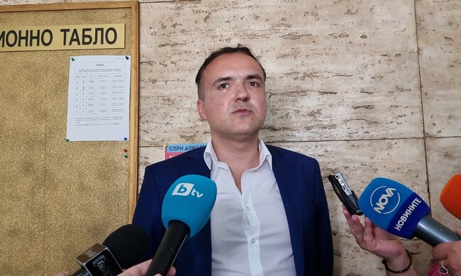 Водачът, засечен на околовръстния път на Враца да превозва чужди граждани, е задържан за срок до 72 часа