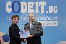 Конкурс по програмиране „CodeIT“ - президент - награди - връчване