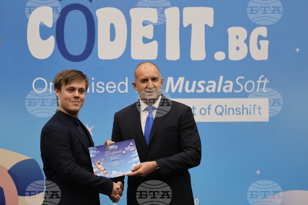 Конкурс по програмиране „CodeIT“ - президент - награди - връчване
