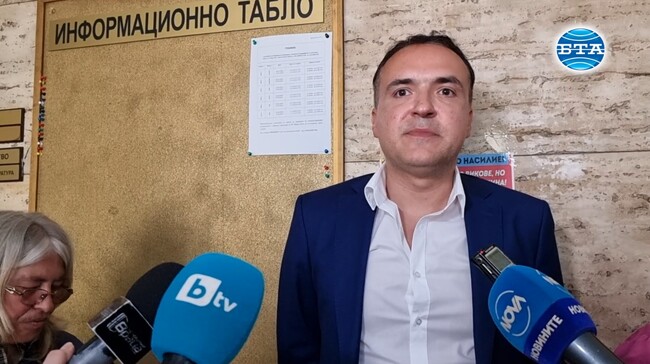 Водачът, засечен на околовръстния път на Враца да превозва чужди граждани, е задържан за срок до 72 часа