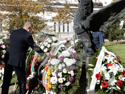 Снимка: Президентство - Държавният глава Румен Радев отдаде почит пред паметта на загиналите военни парашутисти