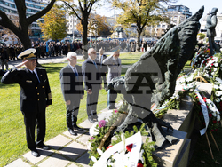 Снимка: Президентство - Държавният глава Румен Радев отдаде почит пред паметта на загиналите военни парашутисти