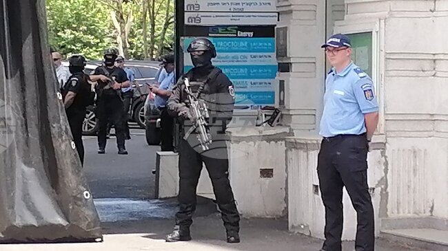 Сириец хвърли коктейл Молотов по входа на израелското посолство в Букурещ