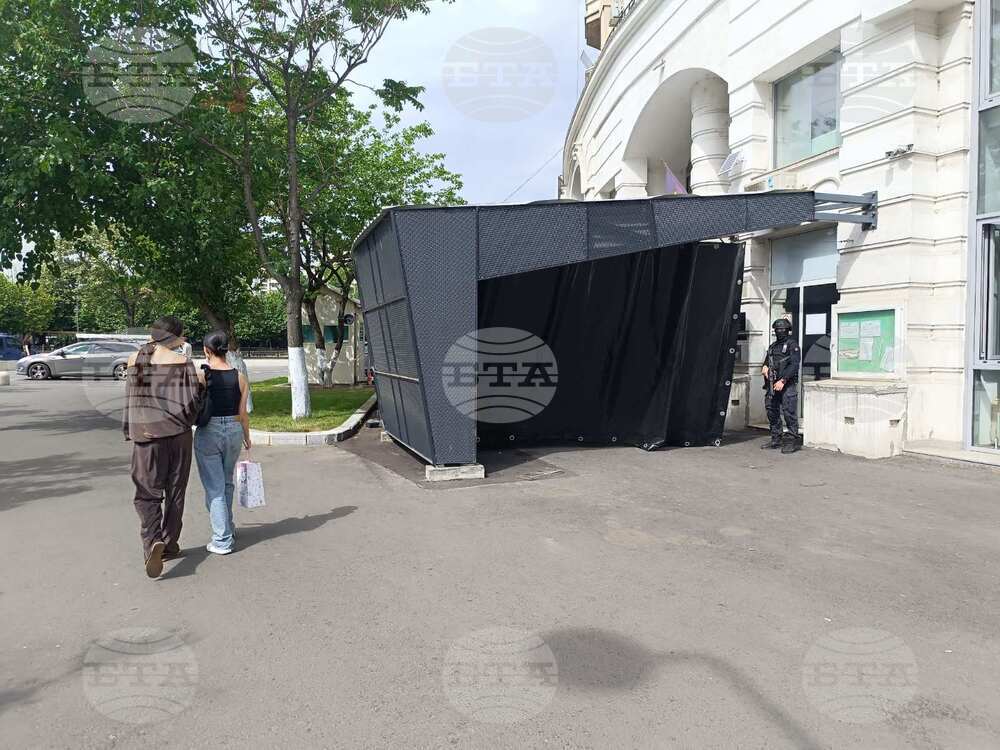 Сириец хвърли коктейл Молотов по входа на израелското посолство в Букурещ
