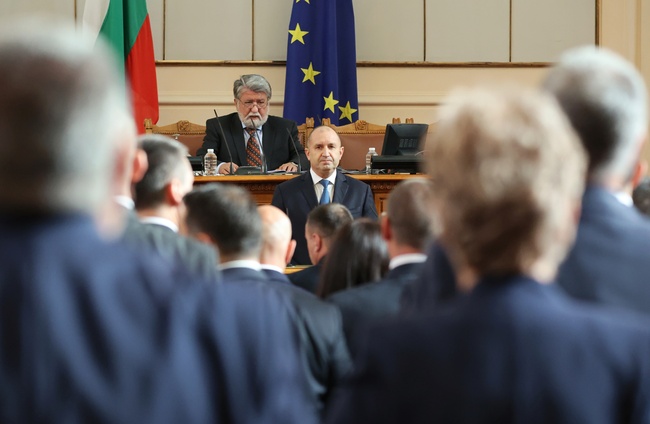 Дори и един силно фрагментиран парламент може да намери обединение около важни за страната решения, смята президентът Румен Радев