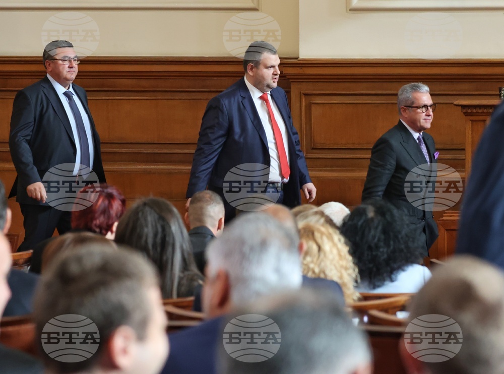 Четиридесет и осмо Народно събрание - първо заседание