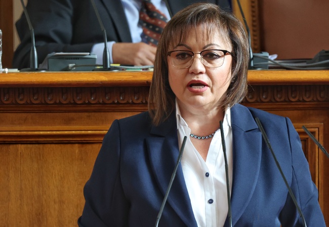 Днес не партиите, а институциите трябва да отговорим можем ли да се справим с кризите, каза Корнелия Нинова при откриването на 48-ия парламент