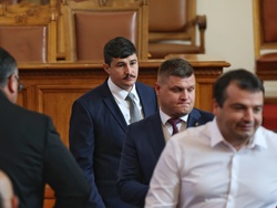 Четиридесет и осмо Народно събрание - първо заседание