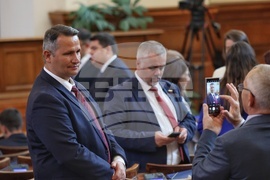 Четиридесет и осмо Народно събрание - първо заседание
