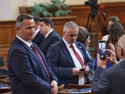 Четиридесет и осмо Народно събрание - първо заседание