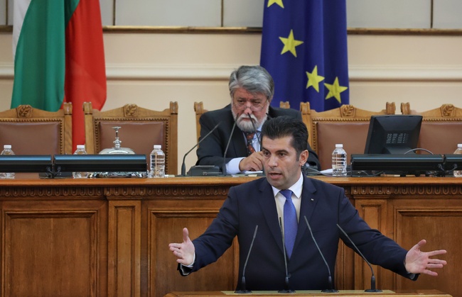 Председателят на парламента трябва да е неконфликтна личност и с високо обществено доверие, каза Кирил Петков