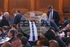 Четиридесет и осмо Народно събрание - първо заседание