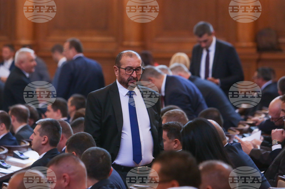 Четиридесет и осмо Народно събрание - първо заседание