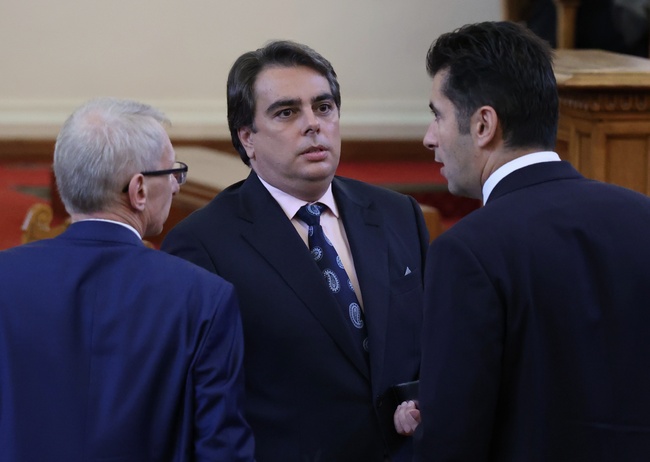 "Продължаваме Промяната" кани лидерите на парламентарно представените партии на публични преговори в 12:00 часа днес