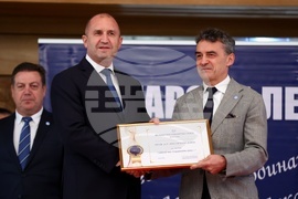 Румен Радев - Лекар на годината - награди - проф. Иво Петров