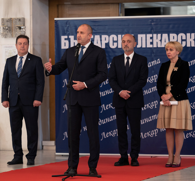 Президентът Румен Радев: Във фундамента на лекарската професия са заложени най-висшите човешки ценности
