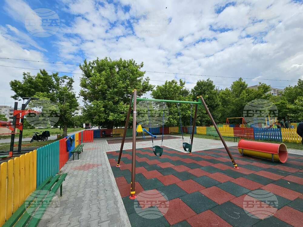 Реновирана е детска площадка в Търговище