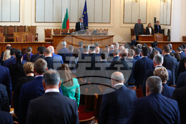 Парламент - заседание - едноминутно мълчание - Антон Дончев
