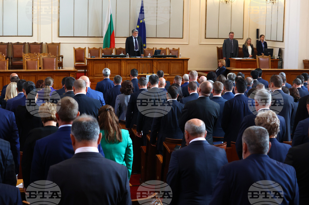 Парламент - заседание - едноминутно мълчание - Антон Дончев