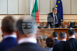 Парламент - заседание - едноминутно мълчание - Антон Дончев