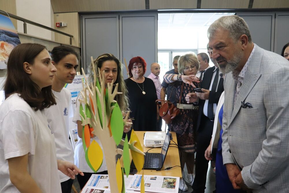 ОА Русе: Осмото иновативно експо в Русенския университет дава възможност за обмяна на идеи на стотици млади учени от цялата страна