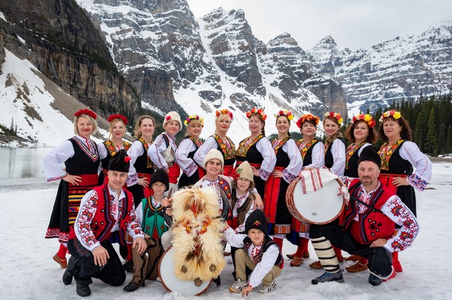 Пет танцови срещи ще организира през октомври Българската танцова група „Хайде на хорото“ в Калгари, Канада