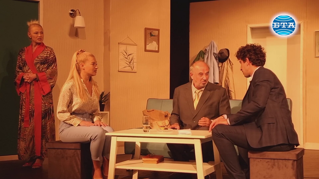 Авторският спектакъл на Орлин Дяков "Роднини" е първата премиера за сезона на хасковския театър