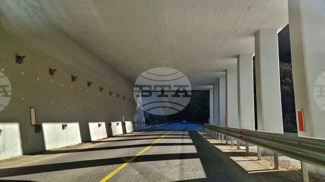 Разчиства се скално свлачище на пътя за Рилския манастир