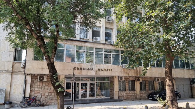 Окръжният съд в Монтана наложи условна присъда на 34-годишна жена за теглене на пари от чужди дебитни карти