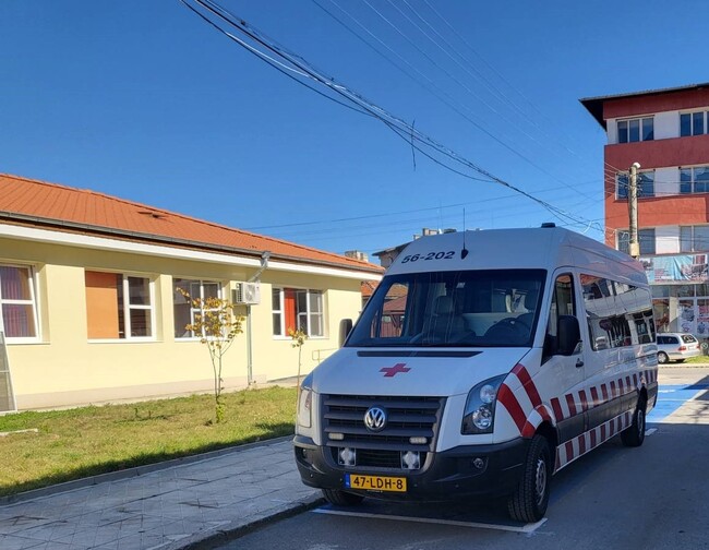 Представители на Холандския червен кръст предоставиха безвъзмездно      специализирано транспортно средство  и специализирано оборудване на Община Кюстендил.