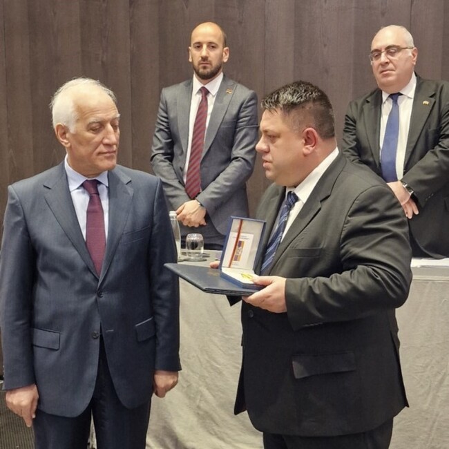 Президентът на Армения награди Атанас Зафиров с медал на благодарността