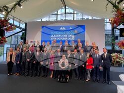 Илхан Кючук, Мустафа Карадайъ - лидерската среща на либералите - Брюксел