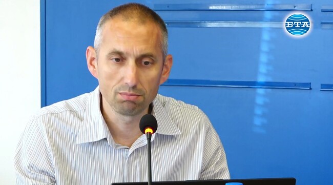През новия програмен период вече има сключени три големи проекта с бенефициент МОН, каза Атанас Парахулев от агенция „Програма за образование“