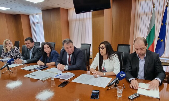 Основни усилия насочихме към приемането на бюджета, на програмата за управление и нова структура на община Шумен, каза кметът проф. Христов