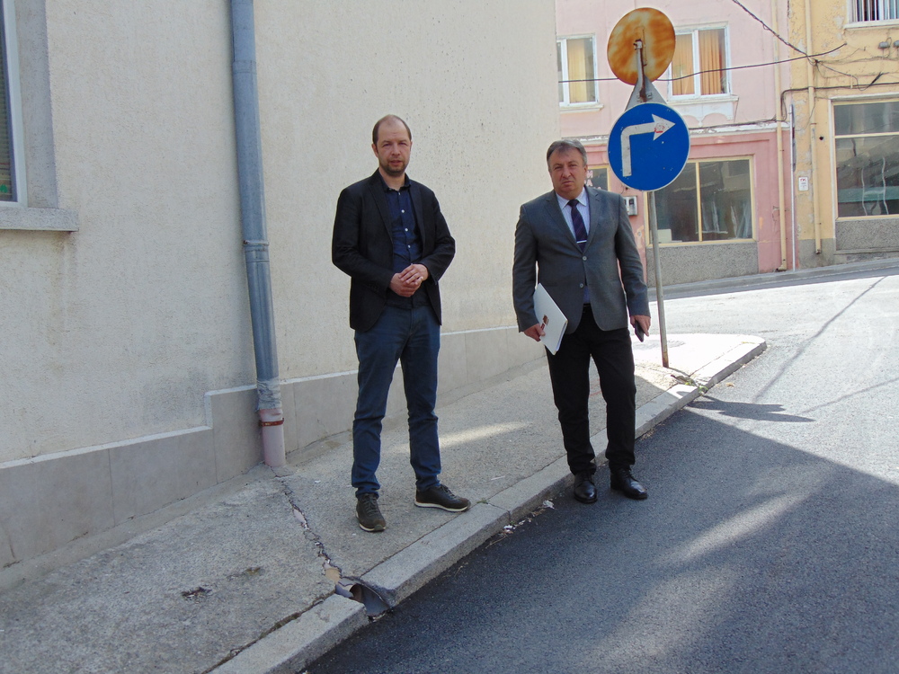 Община Шумен: Кметът проф. Христо Христов инспектира улици след ремонт 