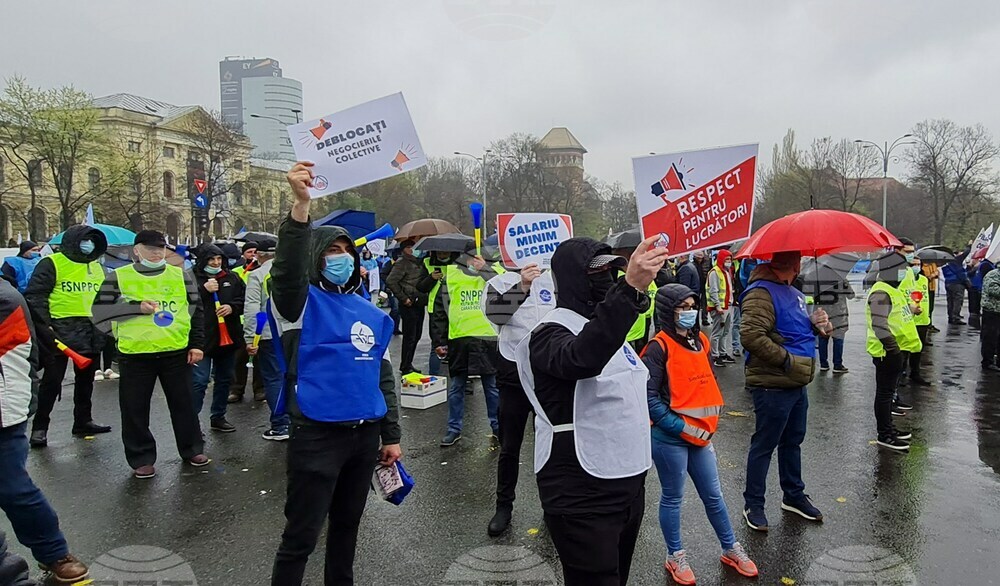 Хиляди синдикалисти протестираха пред сградата на румънското правителство