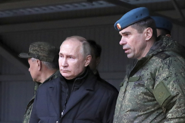 Путин иска да оптимизира вземането на решения и производството на екипировка за военната кампания в Украйна