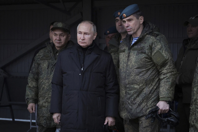 Шойгу докладва на Путин за приключването на частичната мобилизация в Русия