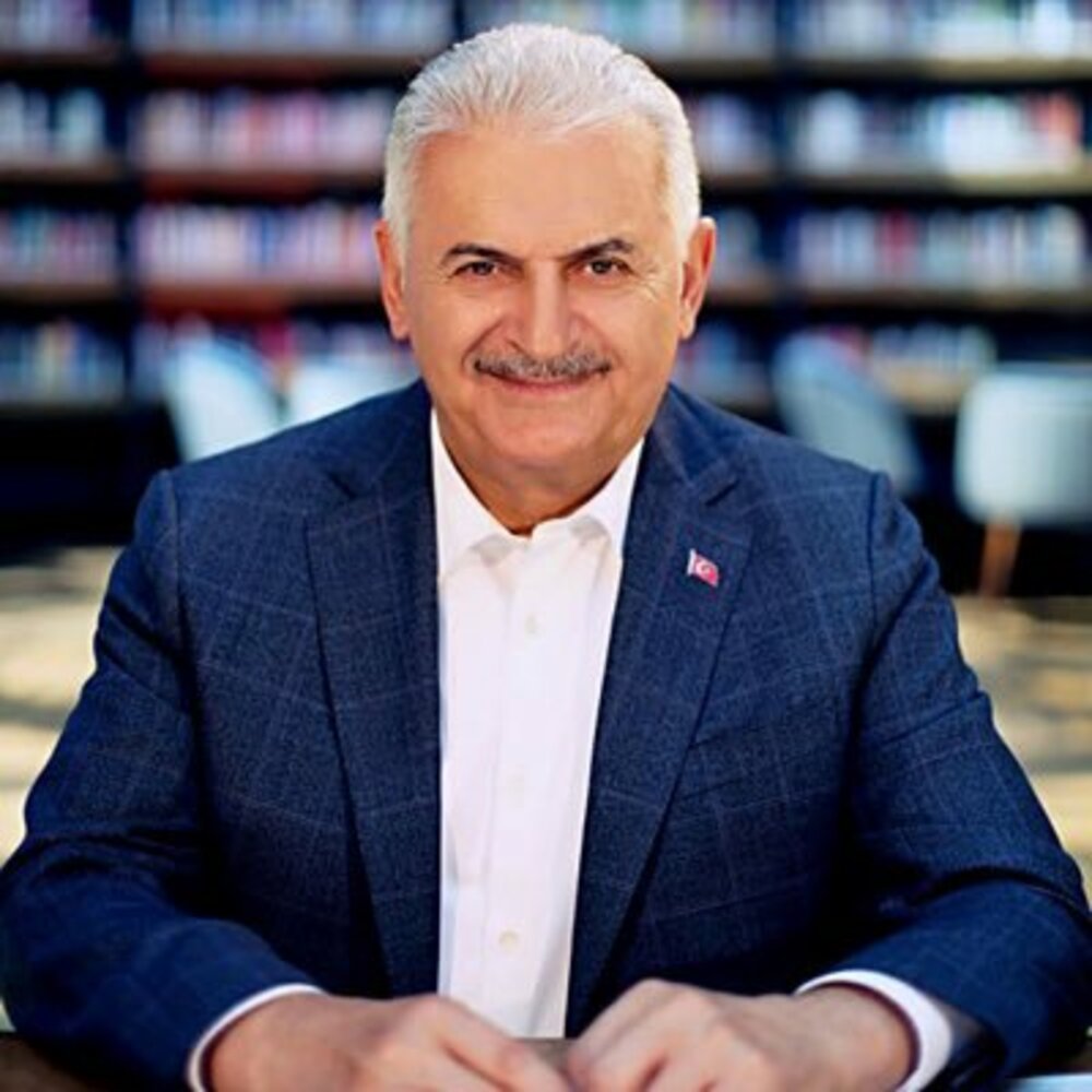Бившият турски премиер Бинали Йълдъръм претърпя катастрофа в Азербайджан