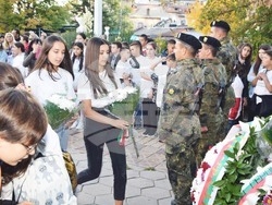 Снимка: Община Сандански -С вълнуващ урок по родолюбие започнаха празненствата в община Сандански, посветени на 110 години от освобождението на Свети Врач!