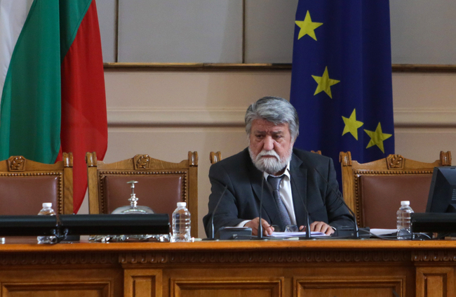 Депутатите отново гласуваха процедурните правила за избор на председател на 48-ия парламент