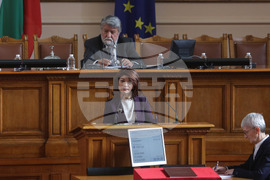 Парламент - заседание - Десислава Атанасова