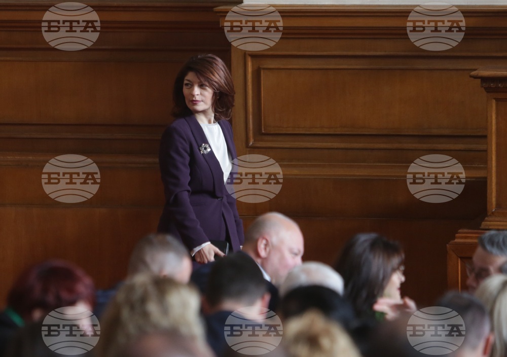 Парламент - заседание - Десислава Атанасова